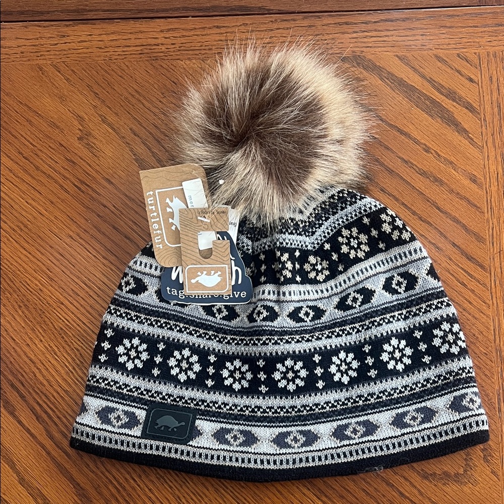 Tag Safari Women's Patterned Beanie with Pom-Pom